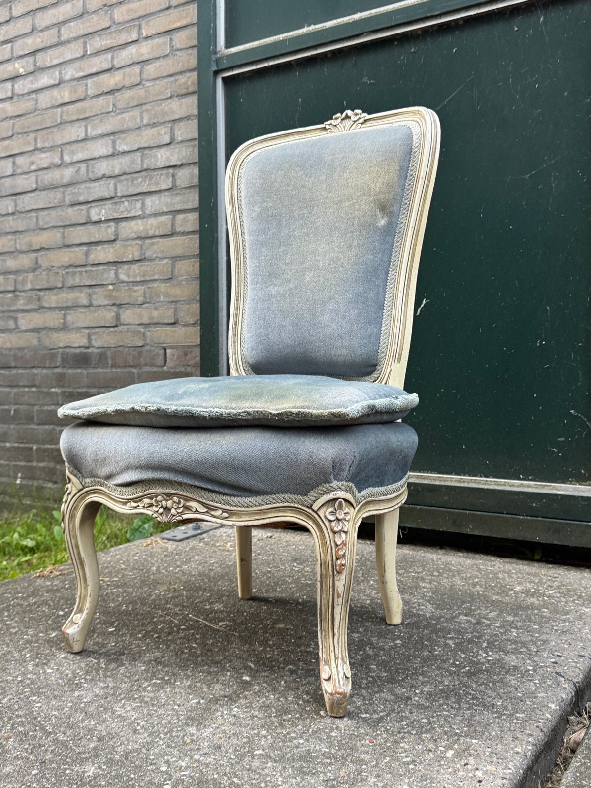 Antieke fauteuil met sierlijk houtsnijwerk, Huis en Inrichting, Ophalen, Minder dan 50 cm, Gebruikt, Minder dan 75 cm