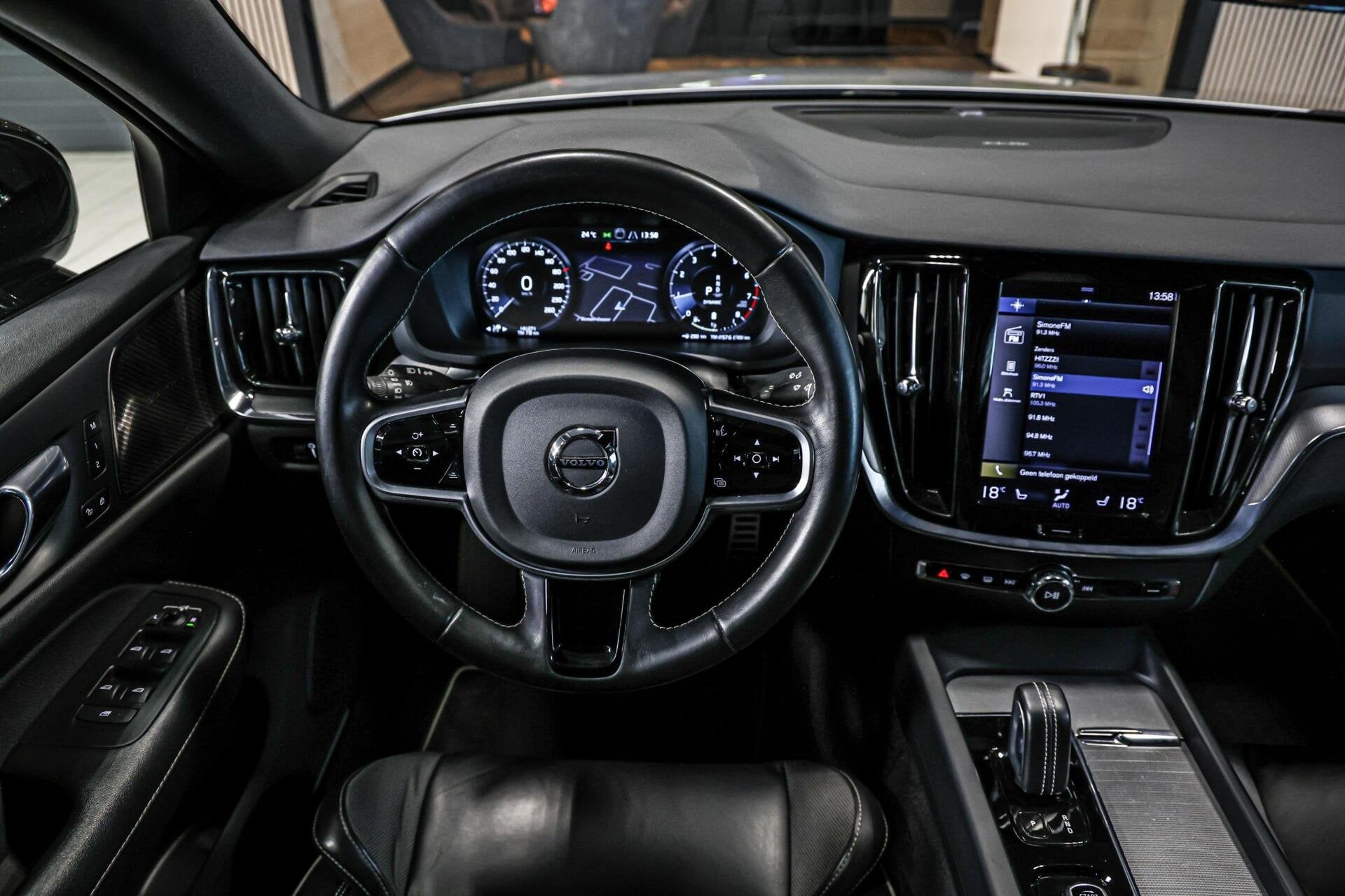 Volvo S60 2.0 B4 R-Design|H&K|Leer|Trekhaak|Carplay|ACC|ECC|, Auto's, Volvo, Euro 6, 4 cilinders, S60, Bedrijf