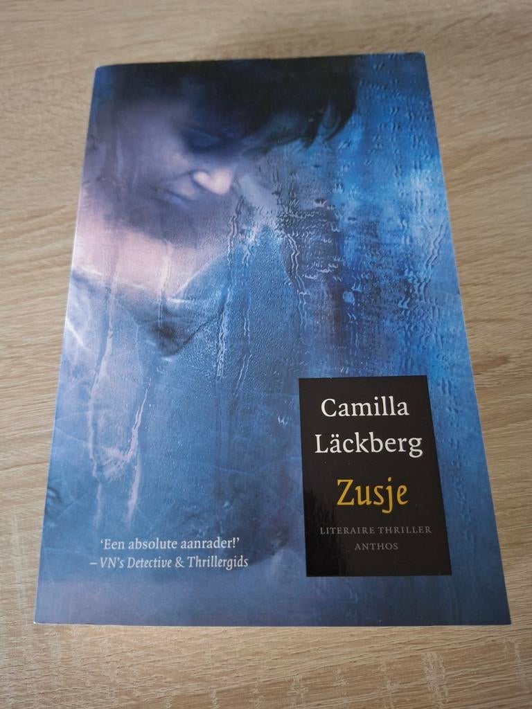Camilla Lackberg - Zusje, Boeken, Ophalen of Verzenden, Zo goed als nieuw