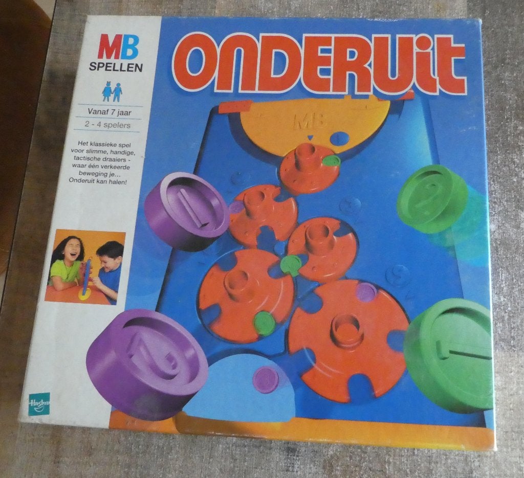 Onderuit, een vintage spel vierkante doos MB vanaf 7 jaar., Hobby en Vrije tijd, Een of twee spelers, Ophalen of Verzenden, Zo goed als nieuw