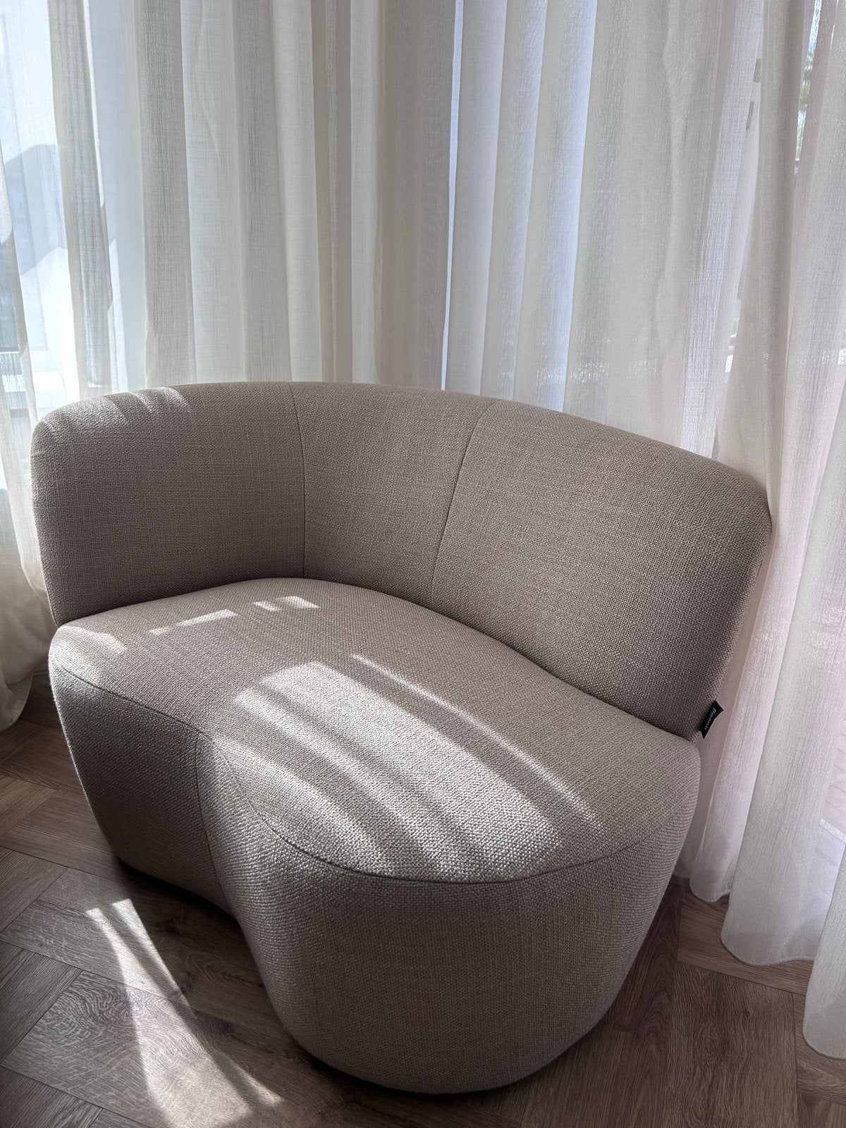 WOOOD fauteuil Stone zand ZO GOED ALS NIEUW, Huis en Inrichting, Fauteuils, Ophalen, Zo goed als nieuw, Stof, 75 tot 100 cm