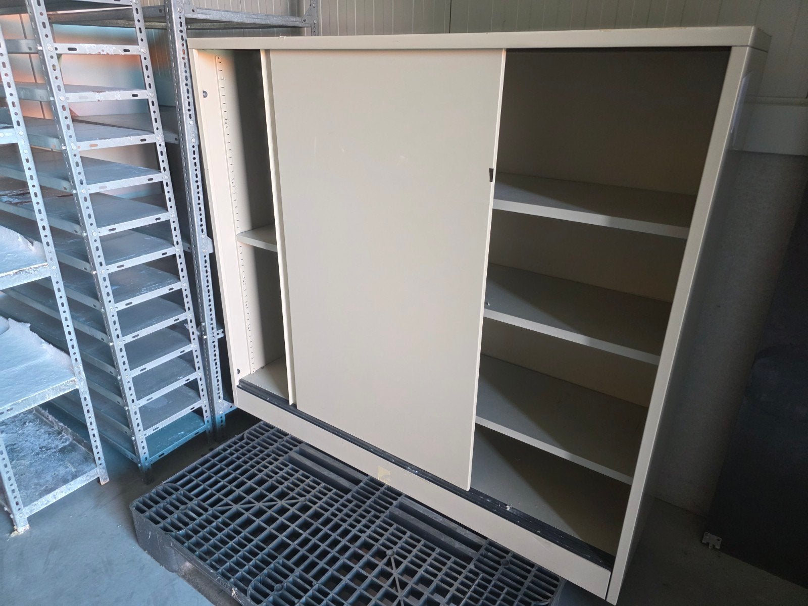 schuifdeur kast, Ophalen, 25 tot 50 cm, 100 tot 150 cm