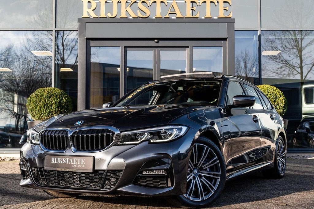 BMW 3-serie Touring 320e High Executive|PANO|M-PAKKET|18'', 1998 cc, Gebruikt, 4 cilinders, Lichtsensor
