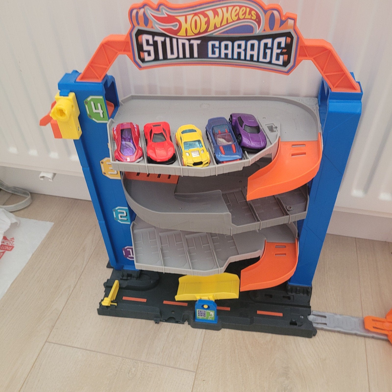 Hot wheels garage met uitbouwset, Ophalen, Zo goed als nieuw, Handmatig, Hot Wheels