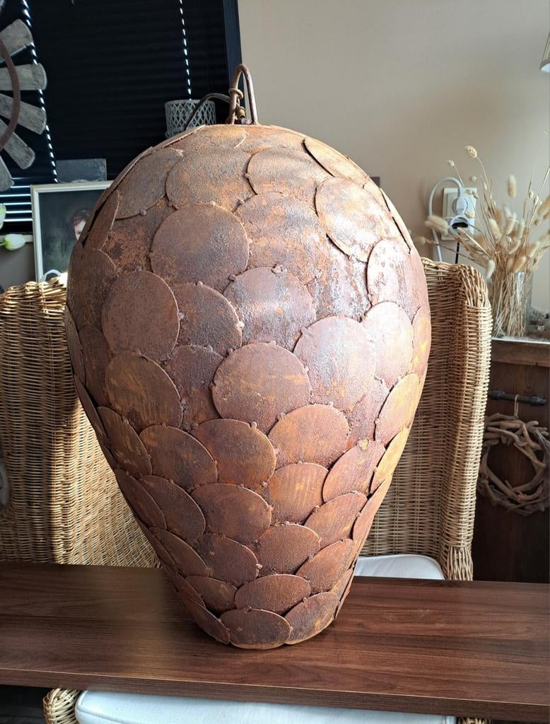 Druppelvormige schijfjeslamp van roestkleurig metaal, Ophalen, Gebruikt, 50 tot 75 cm, Metaal