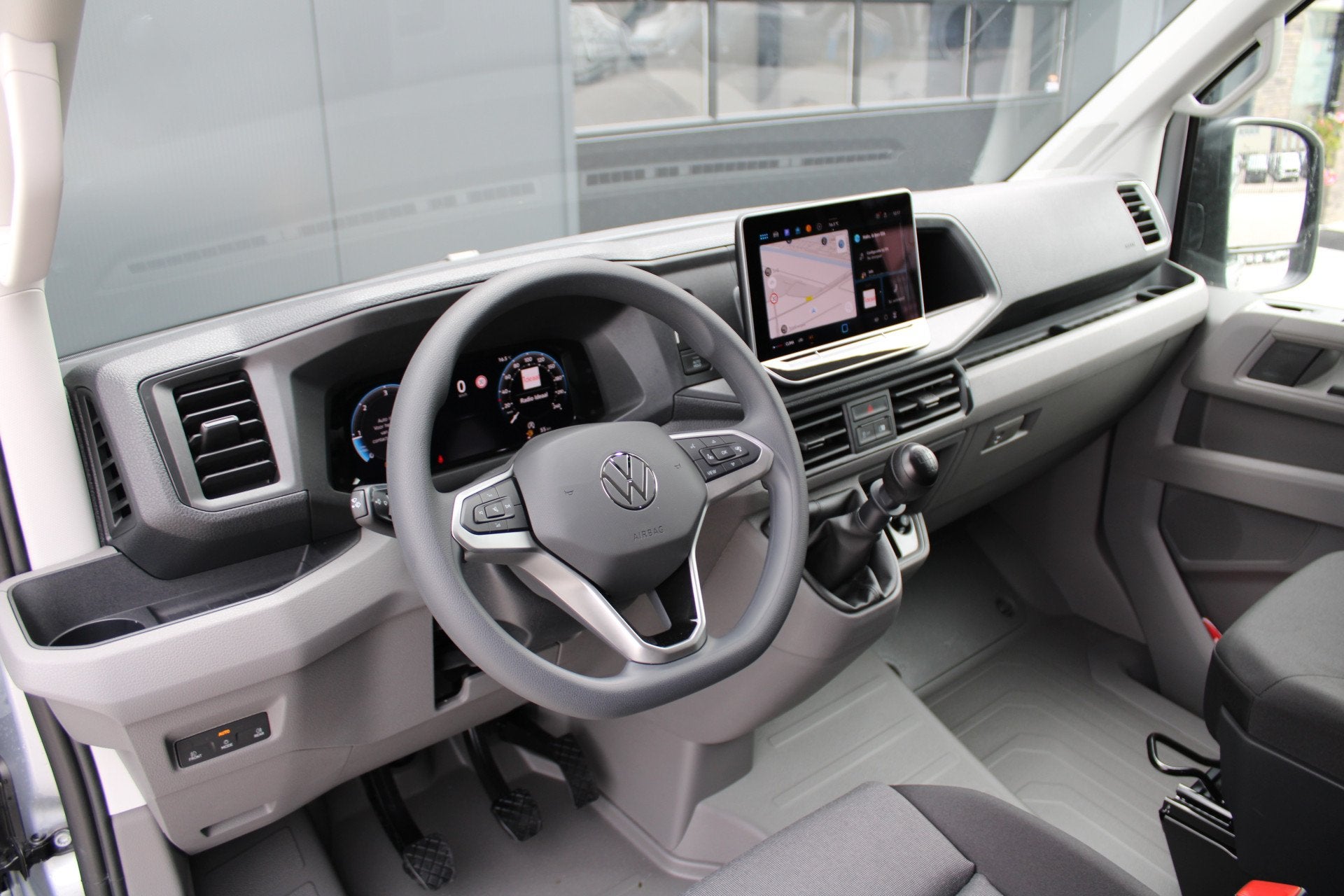 Volkswagen Crafter 30 2.0 TDI L3H3 140pk - Navigatie - DAB -, Voorwielaandrijving, Stof, 4 cilinders, Volkswagen