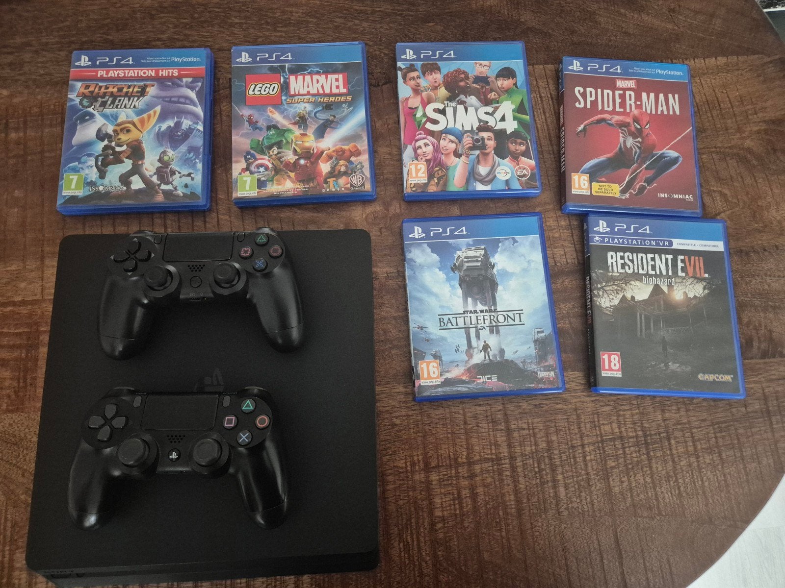 PS4 Slim met 2 controllers en 6 games, Ophalen, Met 2 controllers, Zo goed als nieuw, Slim