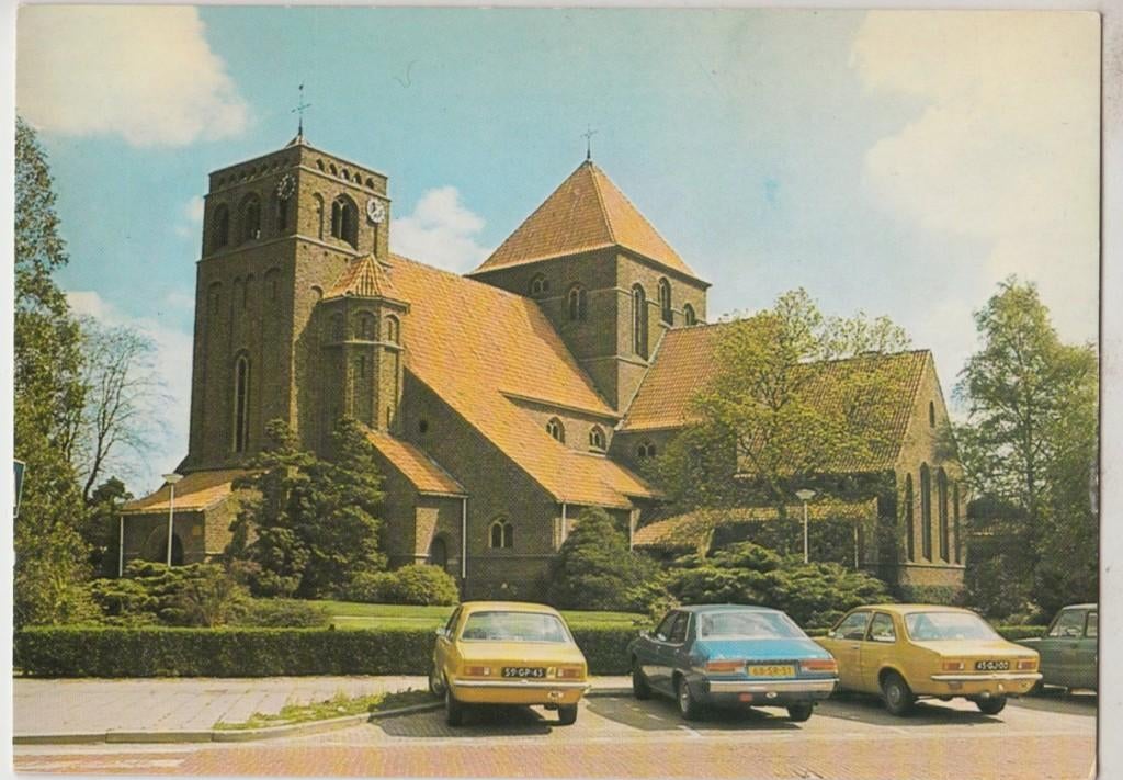 Achterveld RK Kerk 1978 Auto's Ongelopen, Verzamelen, Ansichtkaarten | Nederland, Ophalen of Verzenden, 1960 tot 1980, Gelopen