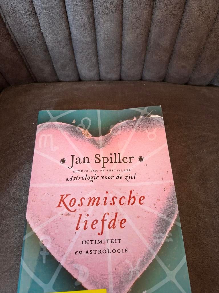 Kosmische Liefde - Intimiteit en Astrologie - Jan Spiller, Ophalen of Verzenden, Gelezen