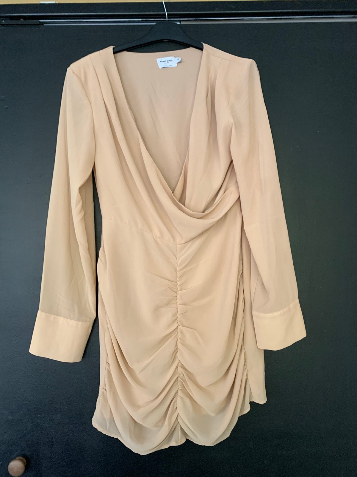 NA-KD x Romee Strijd Jurk Beige Maat 38, Maat 38/40 (M), Beige, Ophalen of Verzenden, Zo goed als nieuw