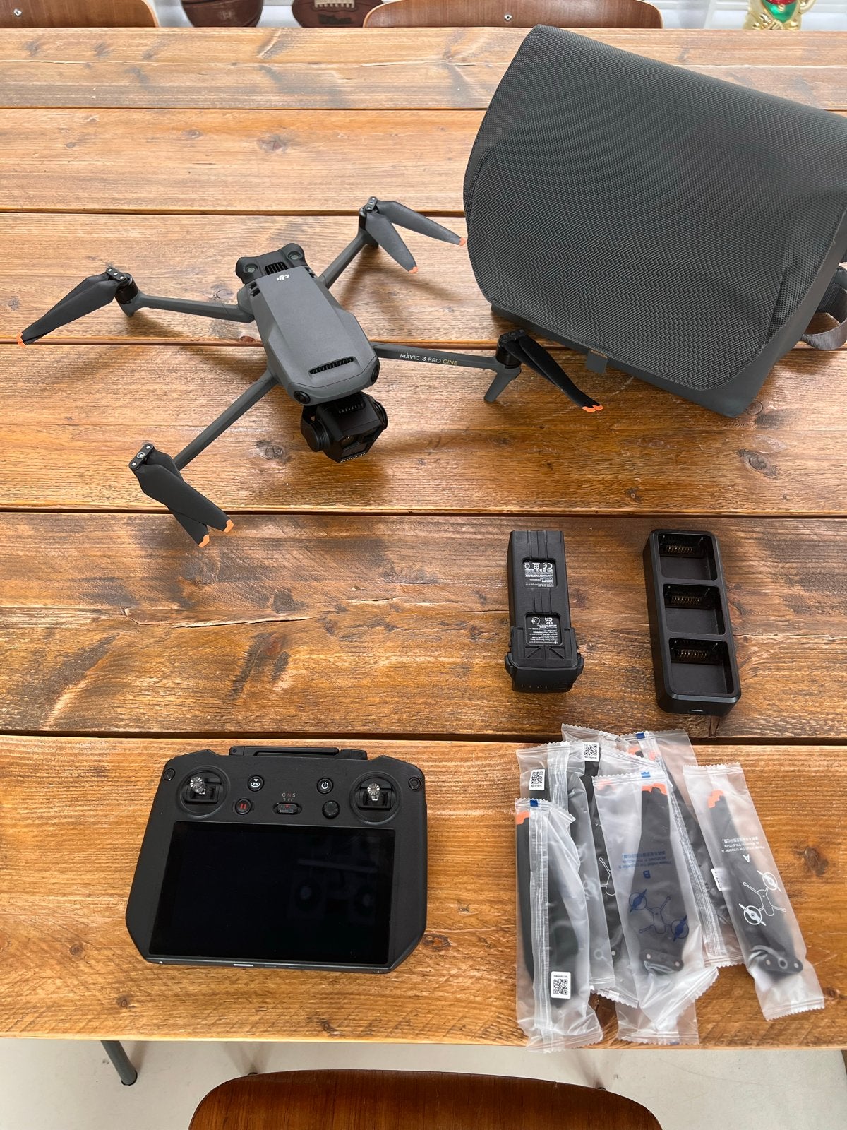 DJI Mavic 3 Pro Cine Drone met Smart Controller, 30 tot 45 minuten, Extra accu('s), Ophalen of Verzenden, Zo goed als nieuw