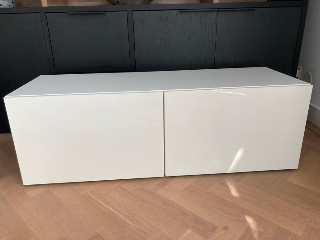 Ikea BESTA tv meubel hoogglans wit met planken, Ophalen of Verzenden, Gebruikt