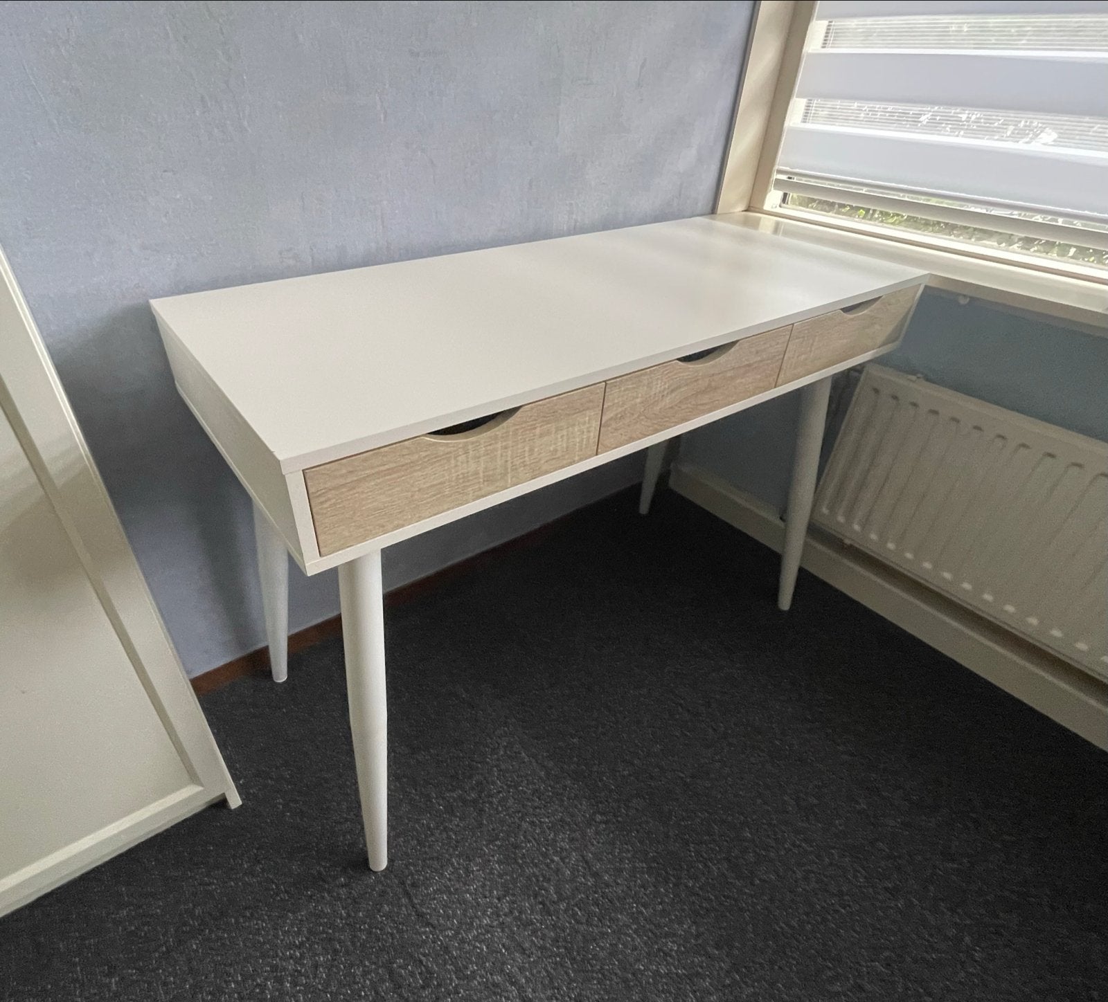Mooi wit bureau Wehkamp Home – Narelle met eikenhouten lades, Ophalen of Verzenden, Zo goed als nieuw, Overige merken, Hout