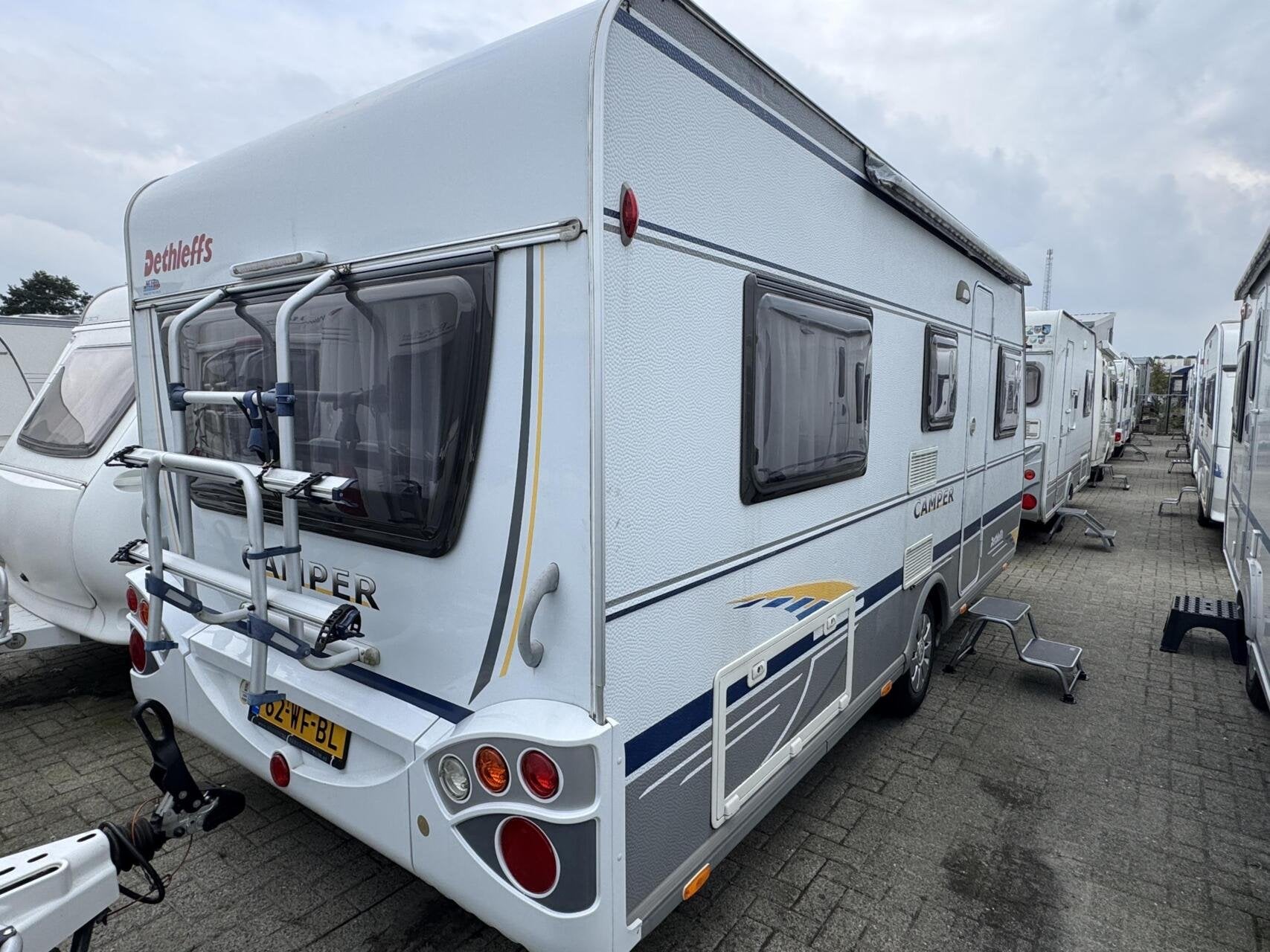 Dethleffs CAMPER 510V, ENKELE BEDDEN, RONDZIT,MOVER,VOORTENT, Rondzit, Bedrijf, Hordeur, Tot en met 4