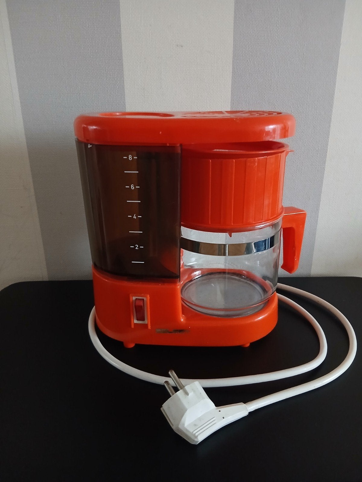 Oranje Select koffie automaat., Ophalen