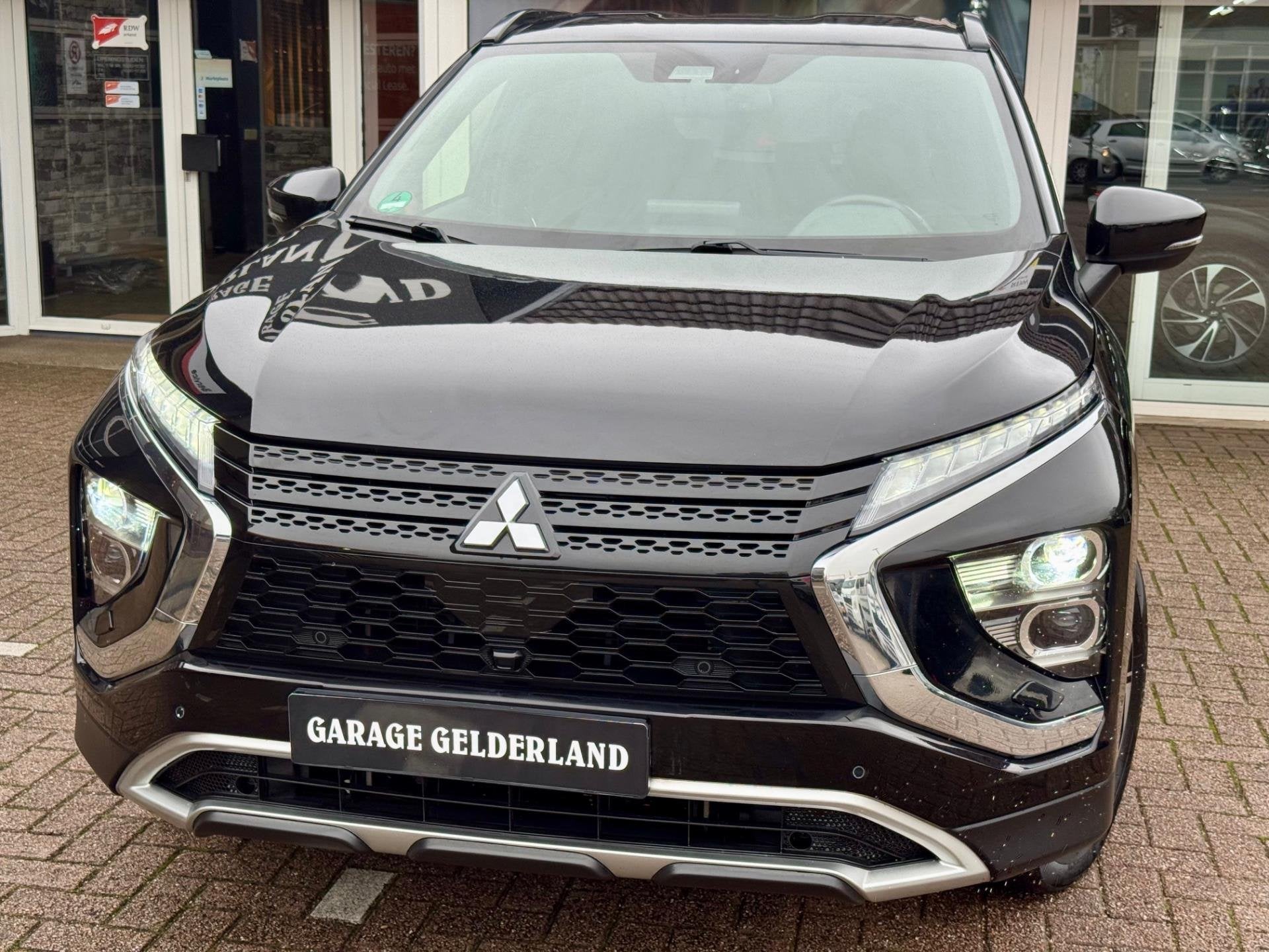 Mitsubishi Eclipse Cross 2.4 PHEV Instyle | Bi-Xenon | Full-, Automaat, 4 cilinders, Adaptive Cruise Control, Zwart