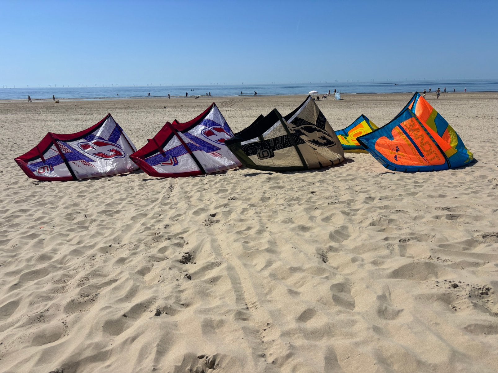 Kites: F-One Bandit kites (6, 7, 9,10m) met bars en pomp, Watersport en Boten, Kitesurfen, Geen board, Ophalen of Verzenden, Zo goed als nieuw
