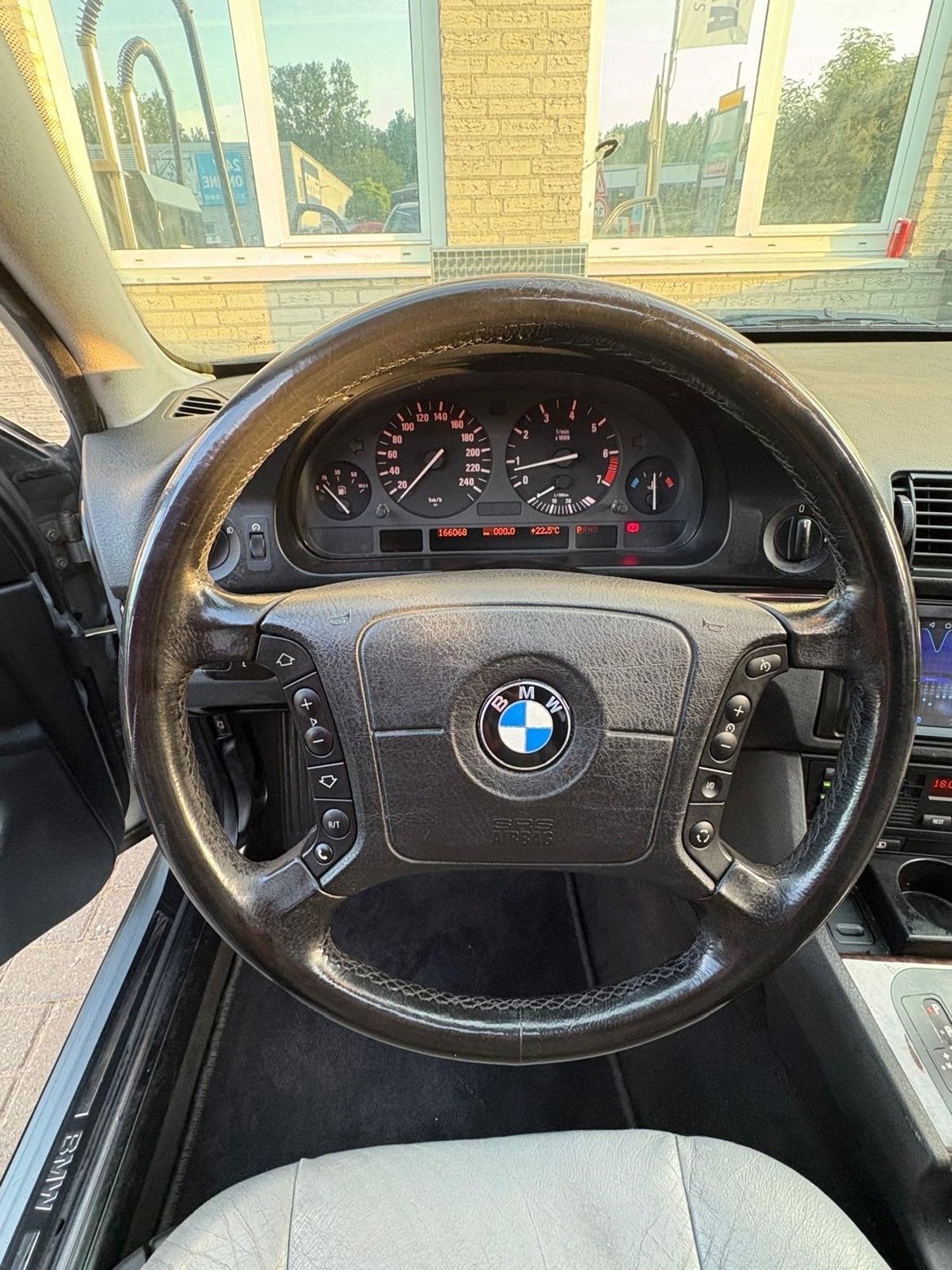 BMW 5-Serie 2.5 I 523 AUT 1998 Grijs, Auto's, Origineel Nederlands, 75 €/maand, Bi-Xenon koplampen, Sedan