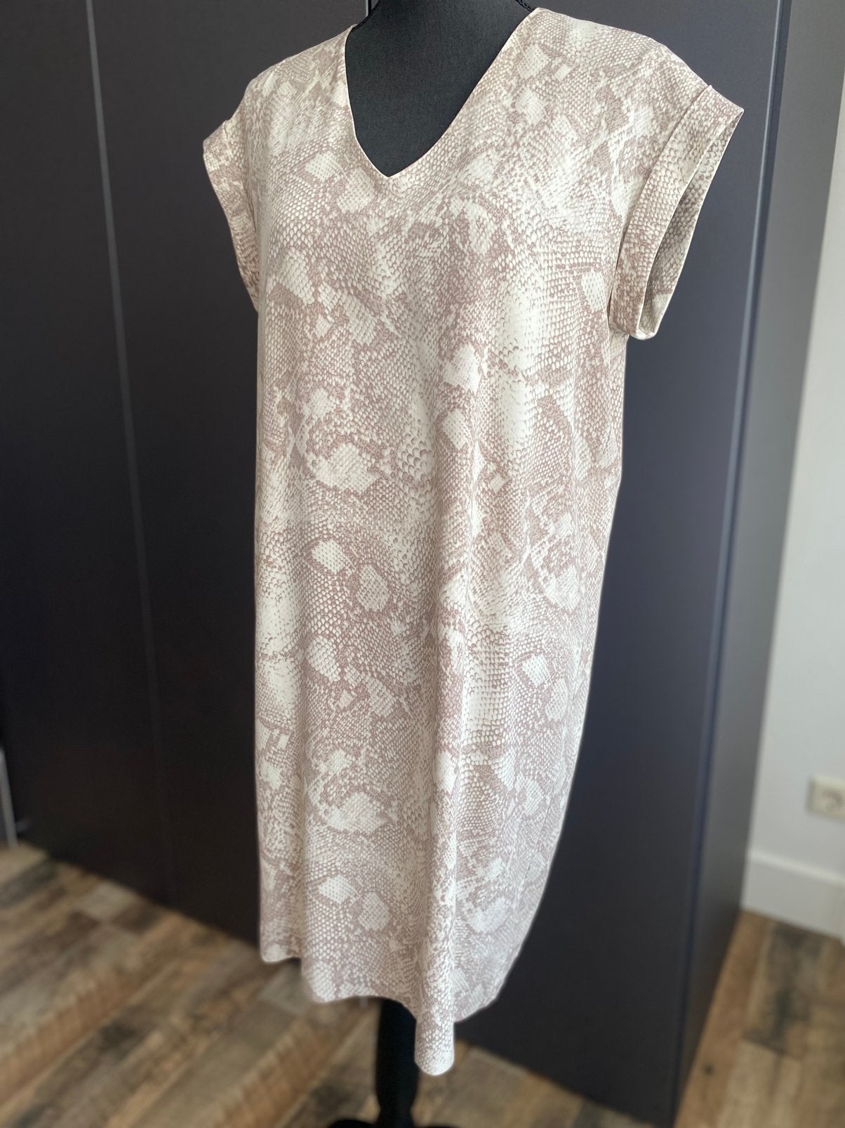 Luchtig zomerjurkje van zuivere zijde M, Kleding | Dames, Maat 38/40 (M), Verzenden, Beige, Knielengte