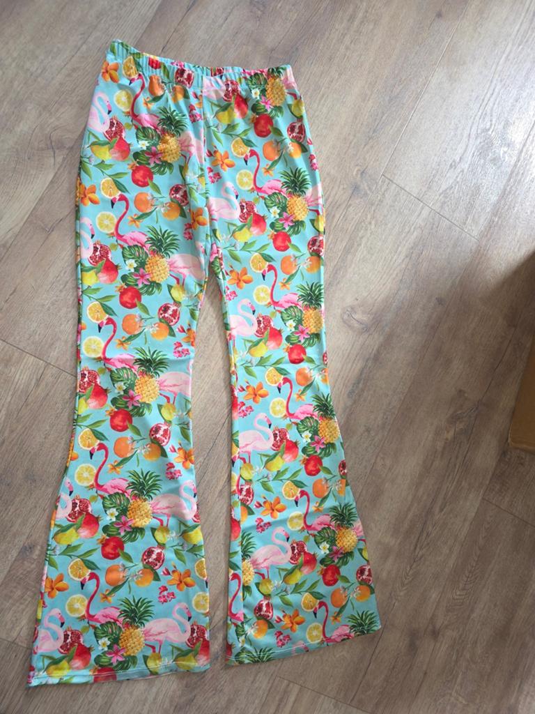Flared broek met flamingo- en fruitprint, Maat 38/40 (M), Carnaval, Ophalen of Verzenden, Kleding