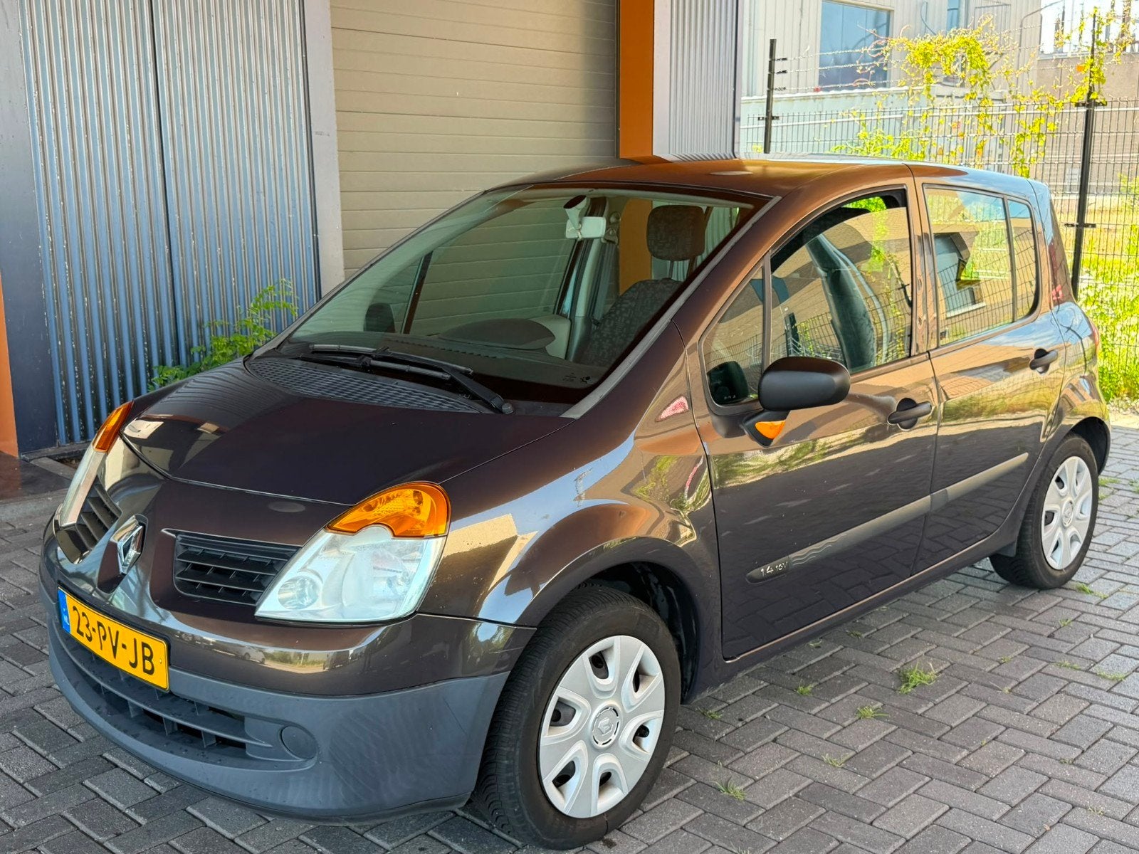 Renault Modus 1.4 i BJ 2005 eleck.pakket top onderhouden, Auto's, Renault, Voorwielaandrijving, Metallic lak, Zwart, 4 cilinders