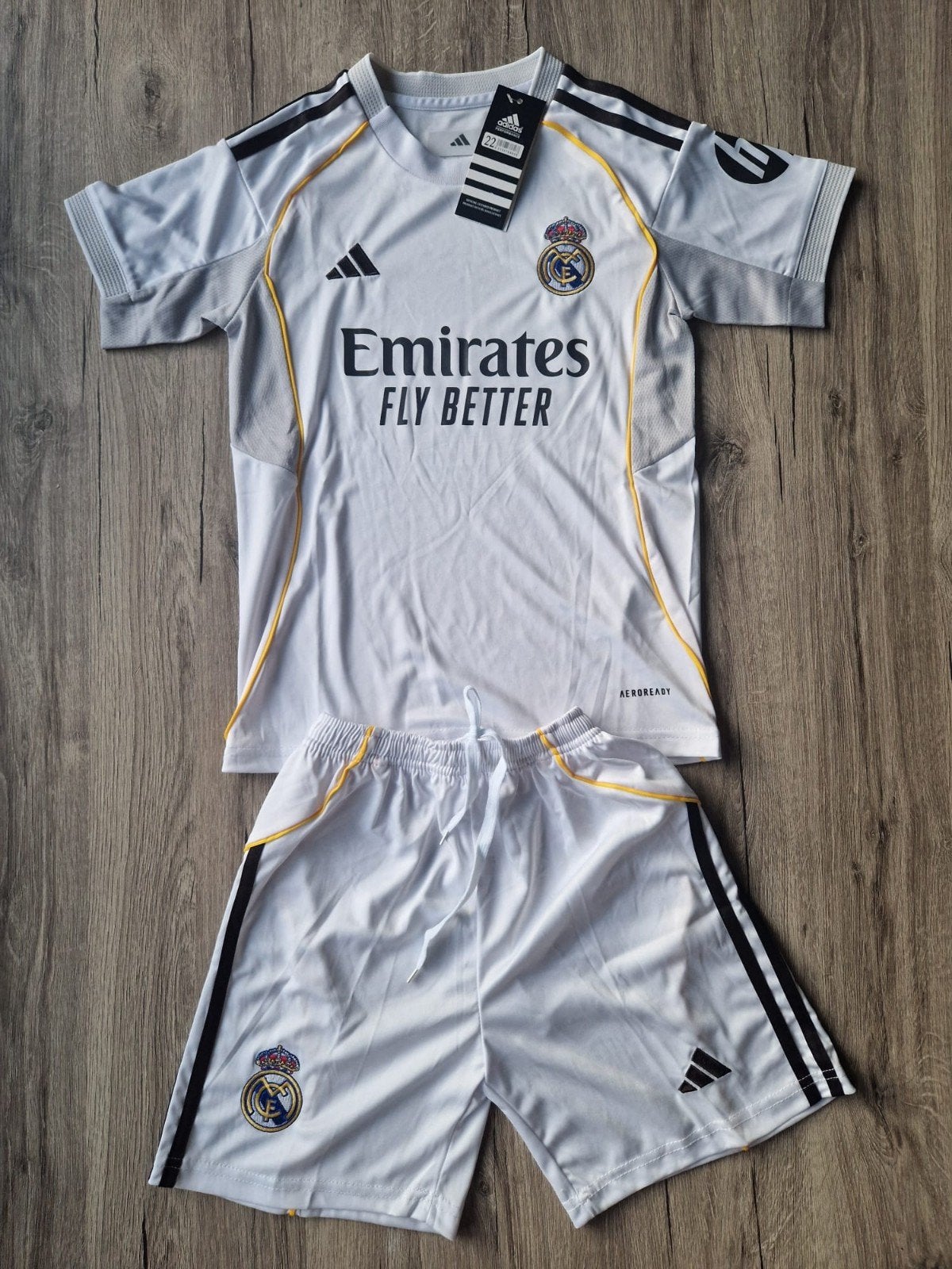 Real Madrid tenue uit maat 110-116, Maat XS of kleiner, Ophalen of Verzenden, Nieuw, Set