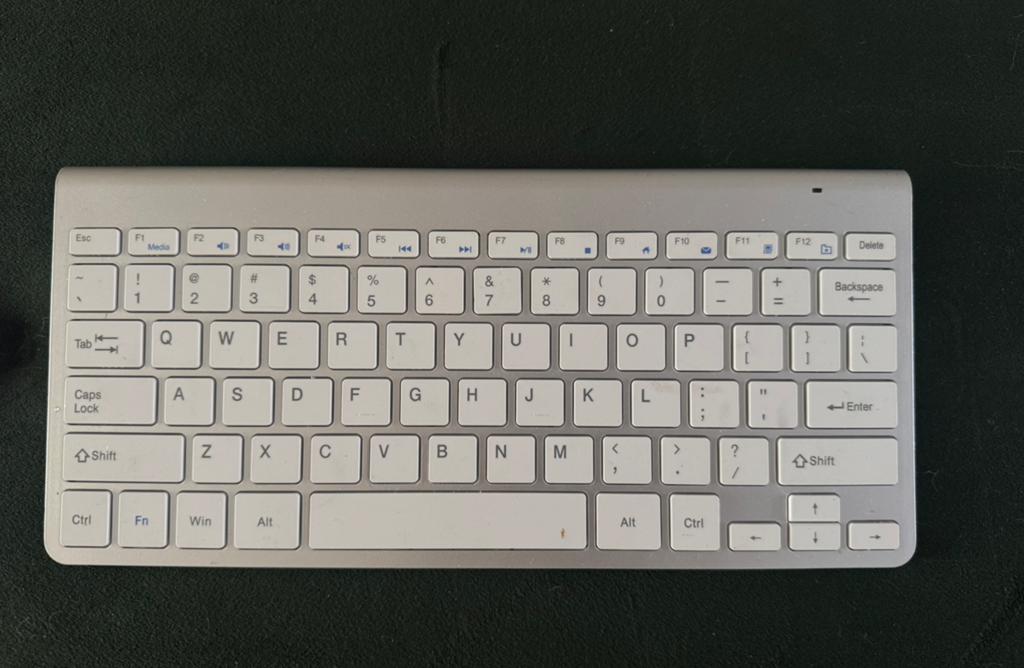 Draadloos ultradun toetsenbord wireless keyboard compact, Ophalen of Verzenden, Zo goed als nieuw, Draadloos