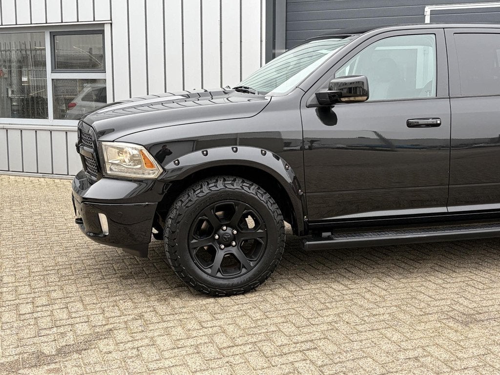 Dodge Ram 1500 5.7 V8 4x4 Quad Cab 6'4 Laramie | Pano | H &, Auto's, Dodge, Automaat, Gebruikt, 5654 cc, Zwart