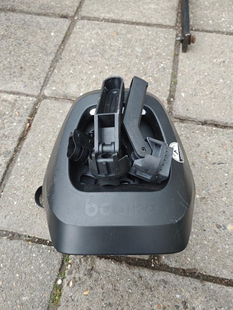 Bobike kinderzitje met voetsteuntjes - zo goed als nieuw, Fietsen en Brommers, Fietsaccessoires | Fietsstoeltjes, Achterzitje