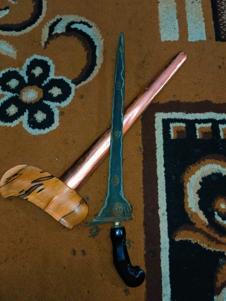 Antieke Keris Sujen Ampel Puser Bumi Wengkon Gayaman SUZ05, Antiek en Kunst, Indonesië, Meerkleurig, Wapen, Gesneden
