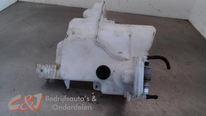 Ruitensproeiertank voor van een Volkswagen Passat, Gebruikt, -, Volkswagen, -