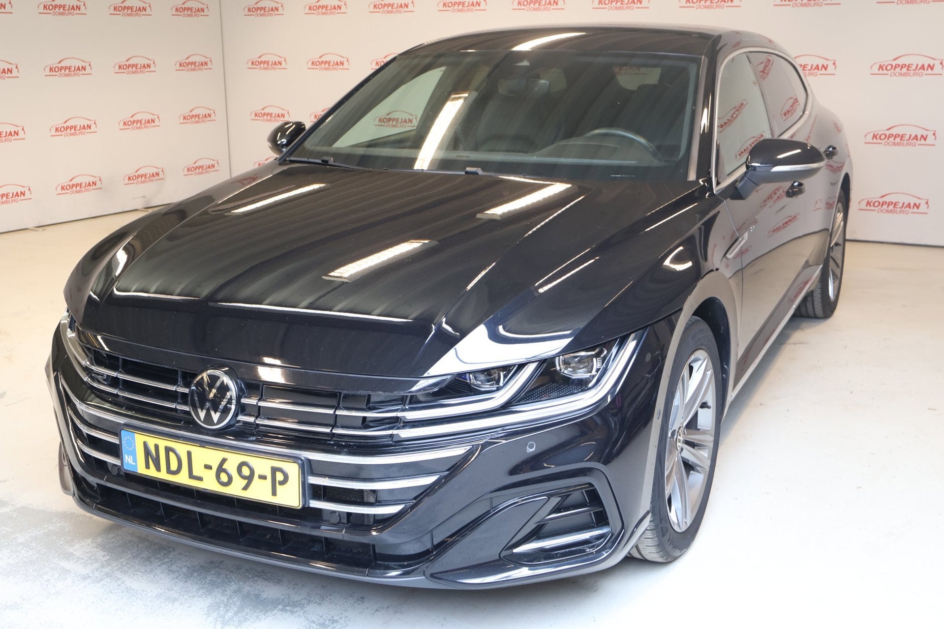 Volkswagen Arteon Shooting Brake 1.4 TSI eHybrid R-Line Busi, Auto's, Dealer onderhouden, Arteon, Gebruikt, 1714 kg