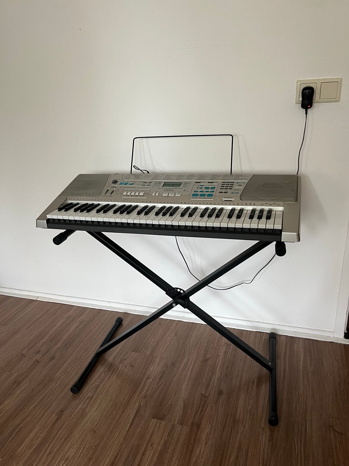 Casio Keyboard met standaard - LK-300TV, Muziek en Instrumenten, Keyboards, Ophalen, Casio, Aanslaggevoelig, 61 toetsen