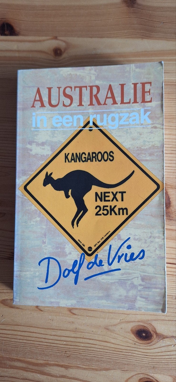Dolf de Vries - Australie in een rugzak, Ophalen of Verzenden, Zo goed als nieuw, Dolf de Vries, Australië en Nieuw-Zeeland