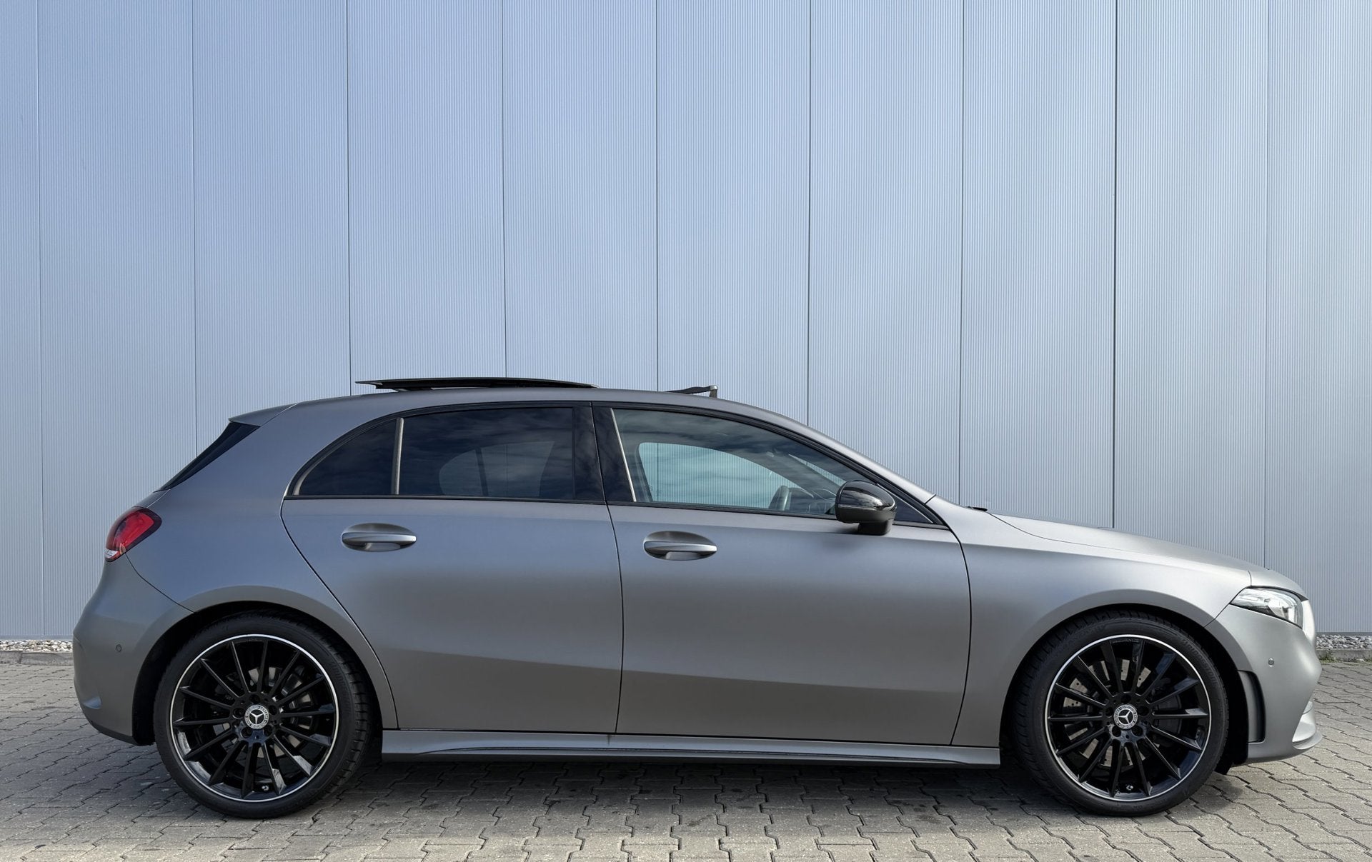 Mercedes-Benz A-klasse A250 Premium AMG 224PK Pano Burmester, 15 km/l, Gebruikt, 4 cilinders, Bedrijf
