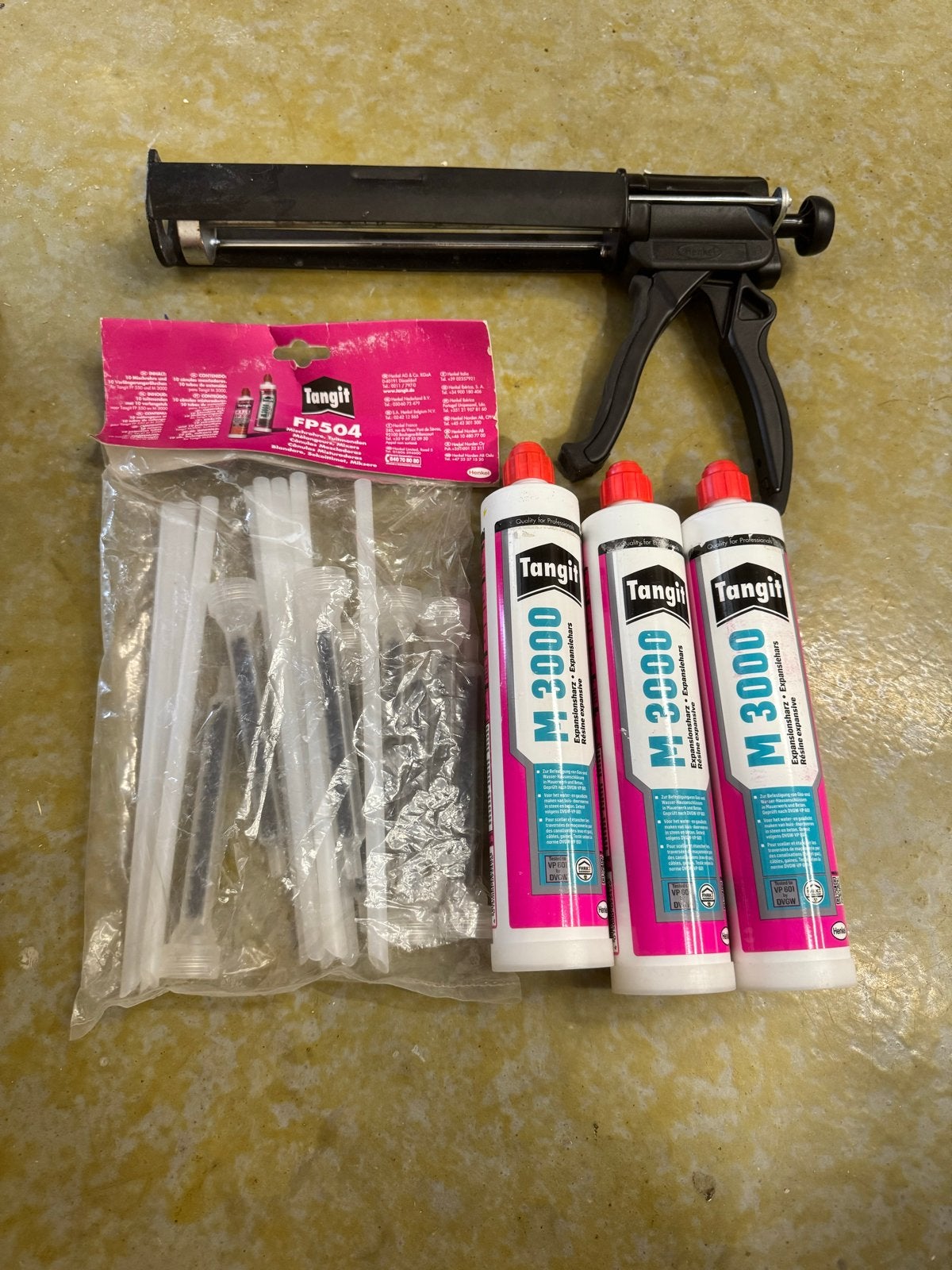 Tangit M3000 expansiehars met spuitpistool en spuitmondjes, Doe-het-zelf en Verbouw, Gereedschap | Handgereedschap, Ophalen, Zo goed als nieuw