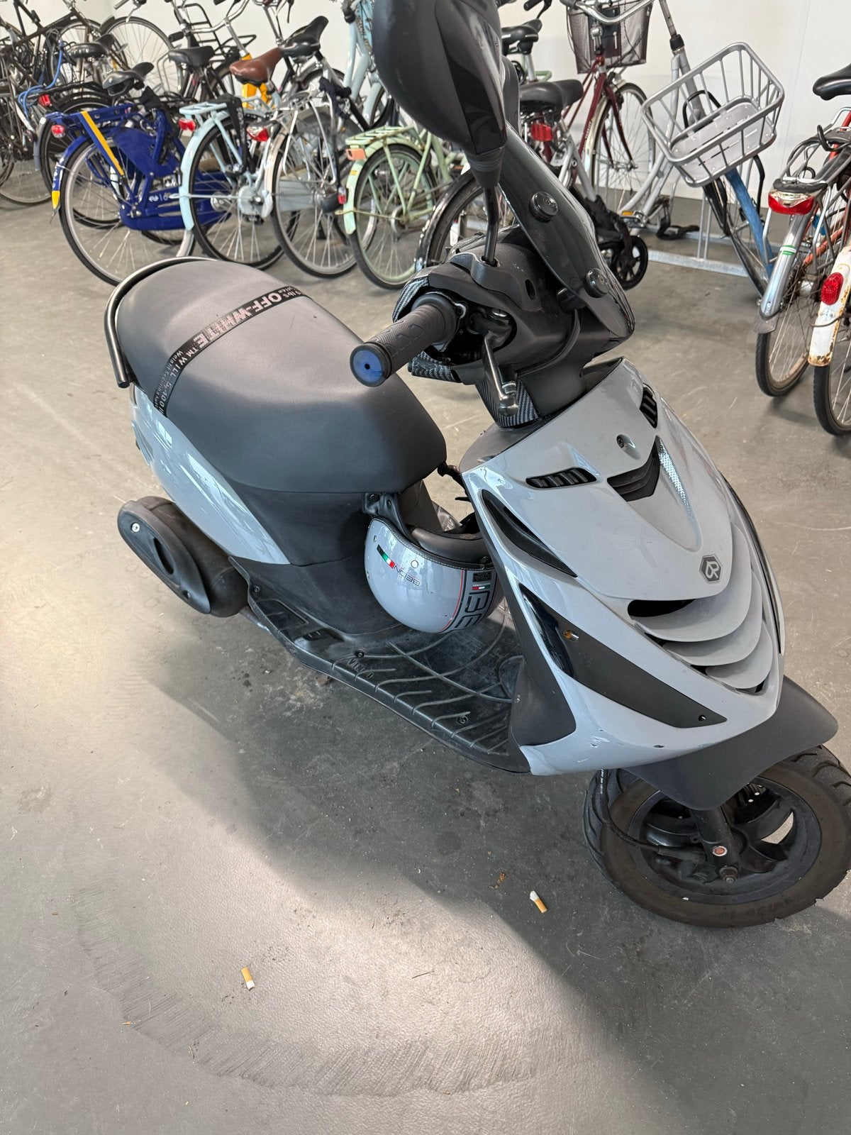 Piaggio Zip Scooter - Grijs, Goede Staat, Piaggio, Gebruikt, Ophalen of Verzenden, Benzine