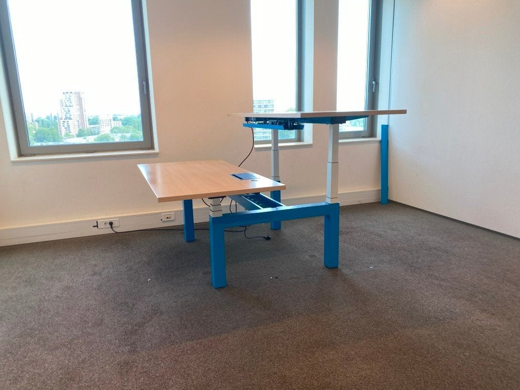 20 x Bench zit/sta bureau Gispen (elektrisch), 160 x 170 cm.
