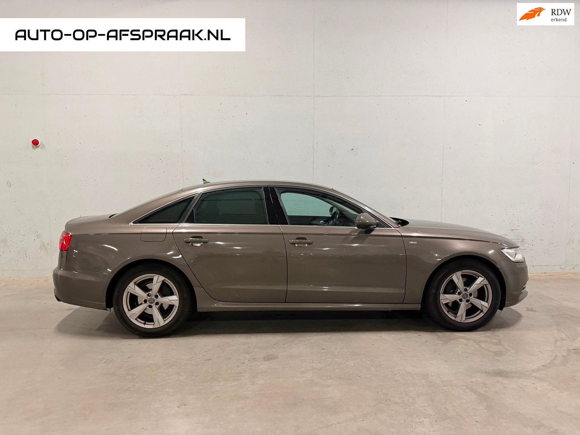 Audi A6 Limousine 2.8 S-line Automaat Leer Navi, Auto's, Gebruikt, 2773 cc, Bedrijf, Zilver of Grijs