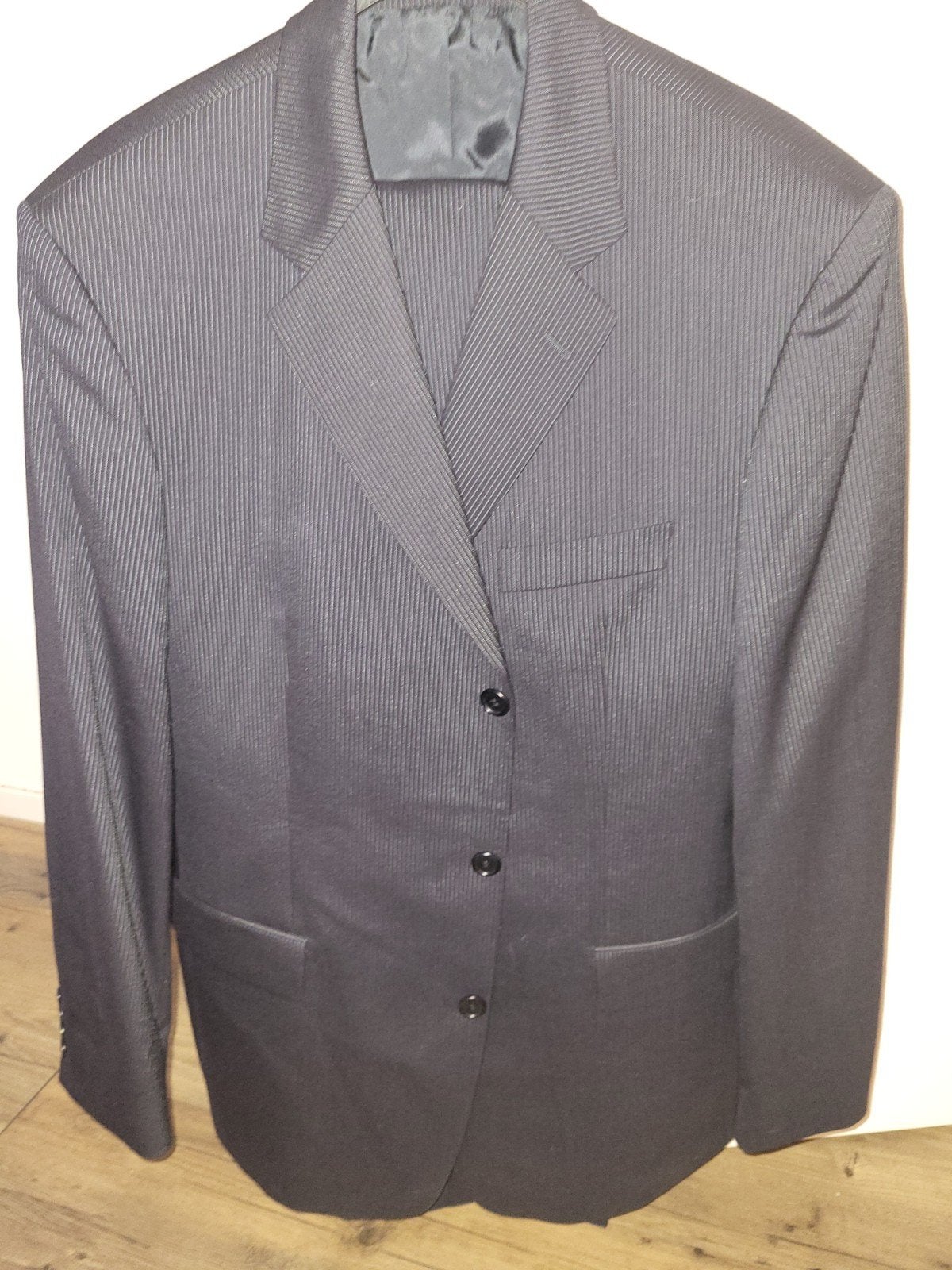 Hugo Boss Pak - Donkergrijs met krijtstreep - Maat 54 (L), Ophalen of Verzenden