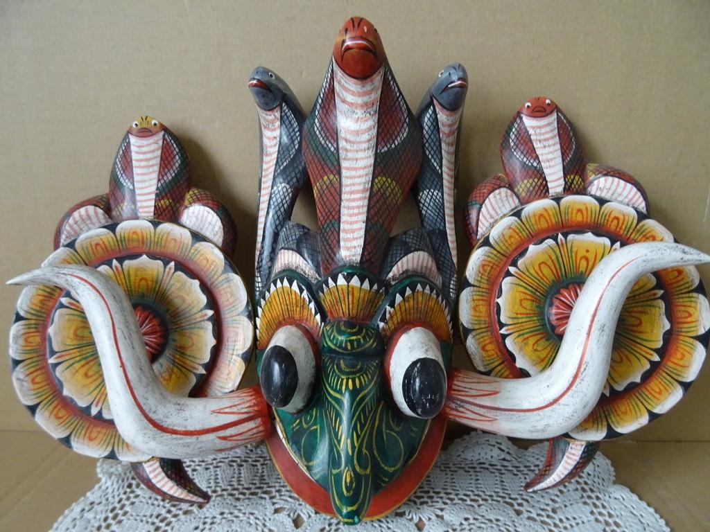 Inheems masker vintage houten masker met slangen Sri Lanka, Ophalen of Verzenden
