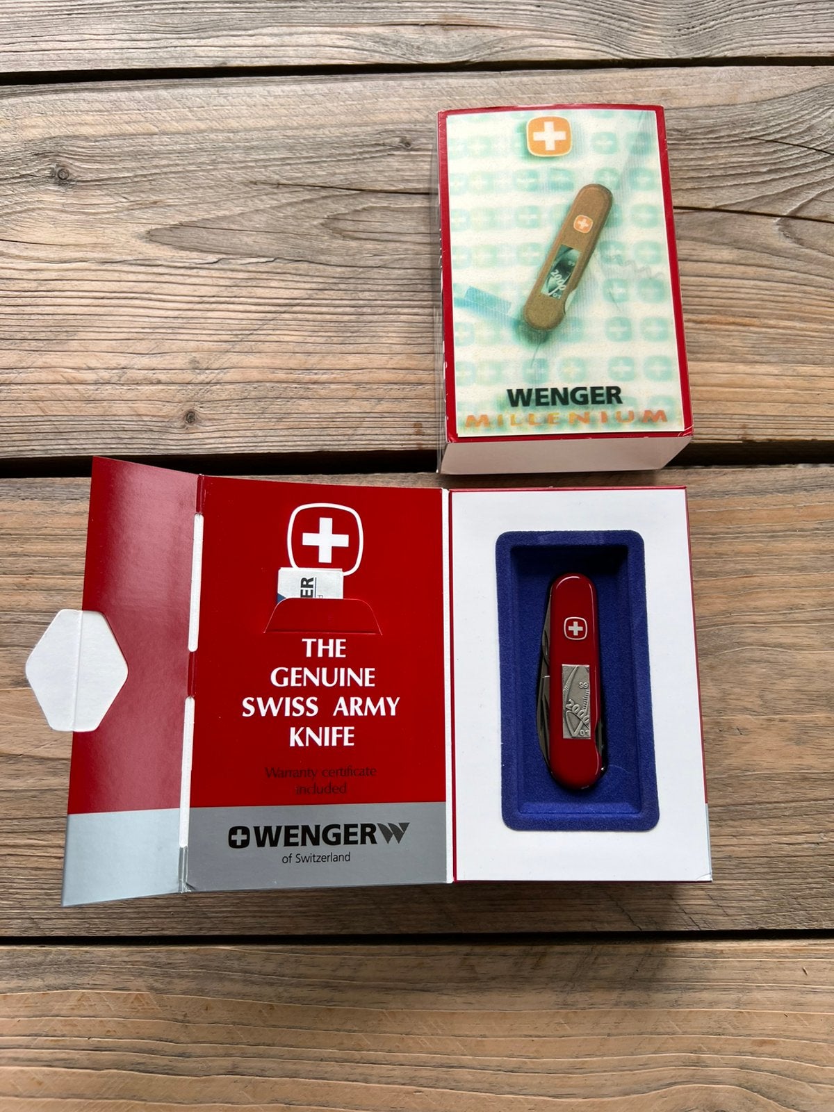 WENGER Zwitsers Leger Millennium Jubileum MES + Certificaat, Verzamelen, Ophalen of Verzenden, Landmacht, Overige gebieden, Mes of Dolk