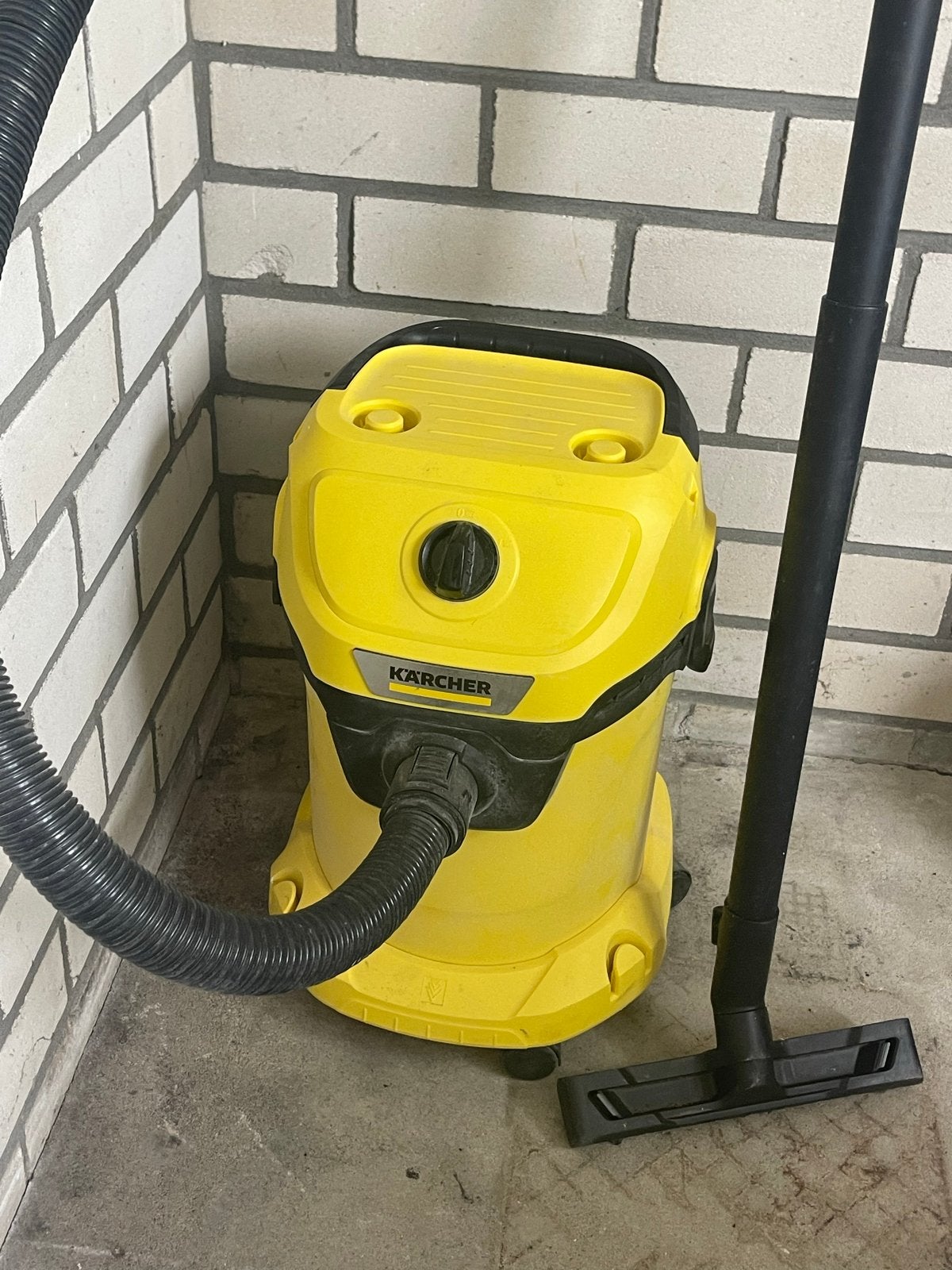 Kärcher WD 3 Nat- en Droogzuiger - 1000W, 17L, Gebruikt, Kärcher, Ophalen of Verzenden, Industriële stofzuiger