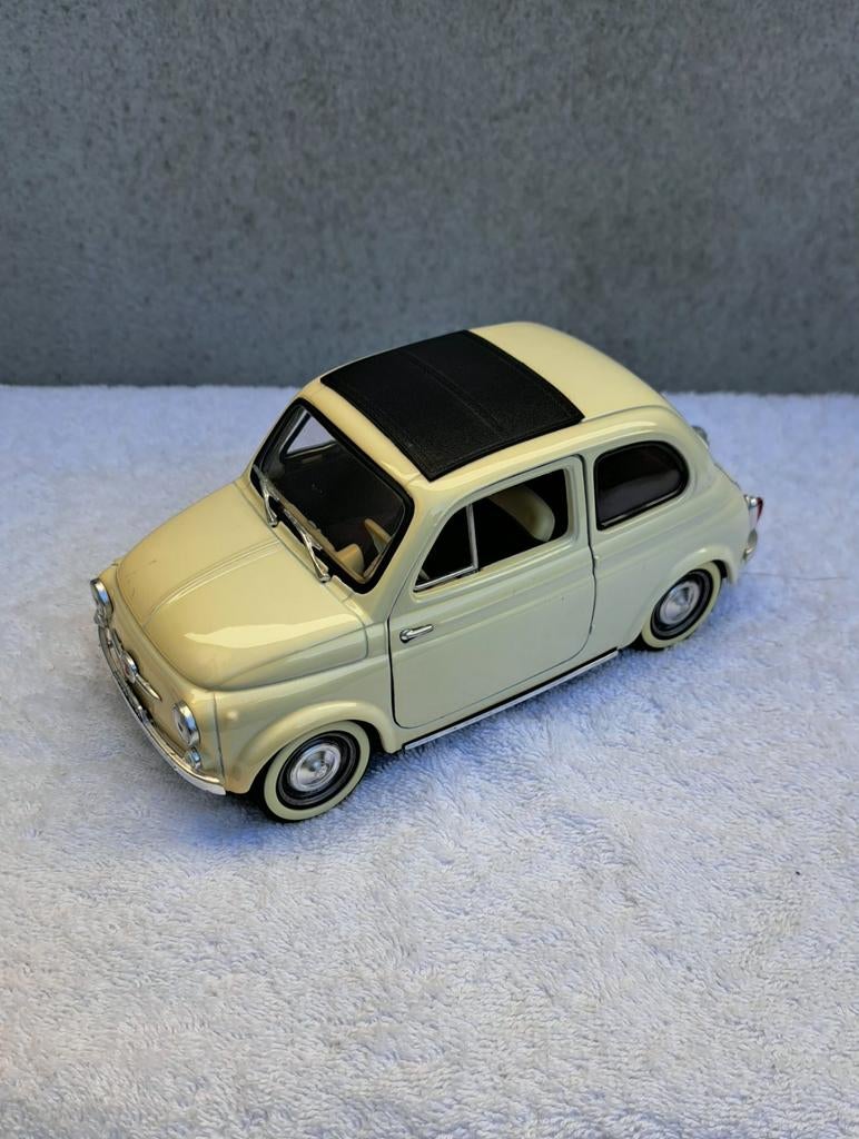 Fiat 500 schaalmodel - Crème met open dak 1/18, Hobby en Vrije tijd, Modelauto's | 1:18, Ophalen of Verzenden, Zo goed als nieuw