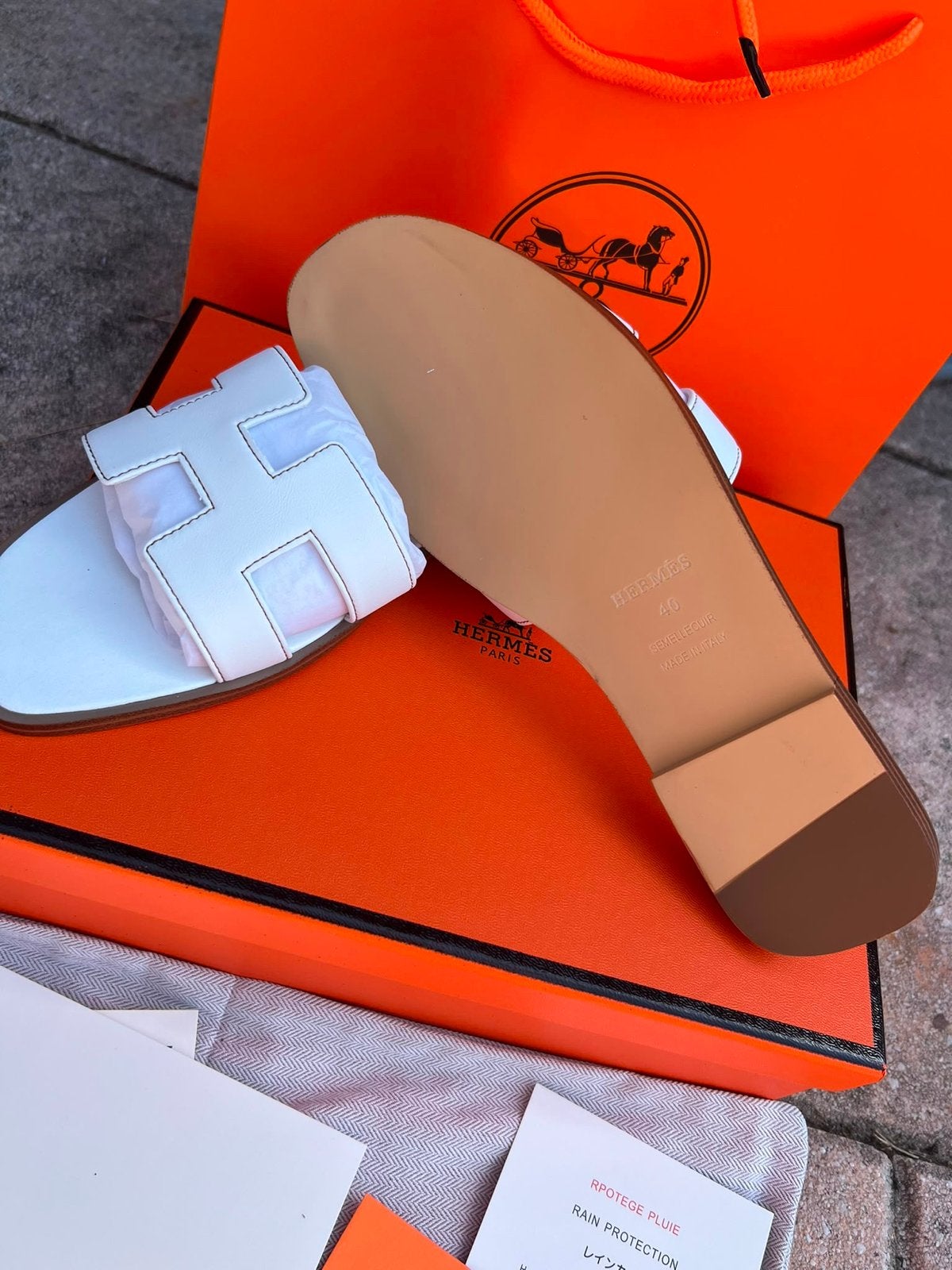 Hermès Slippers - Nieuw in doos, Kleding | Dames, Schoenen, Ophalen of Verzenden, Nieuw, Wit, Slippers