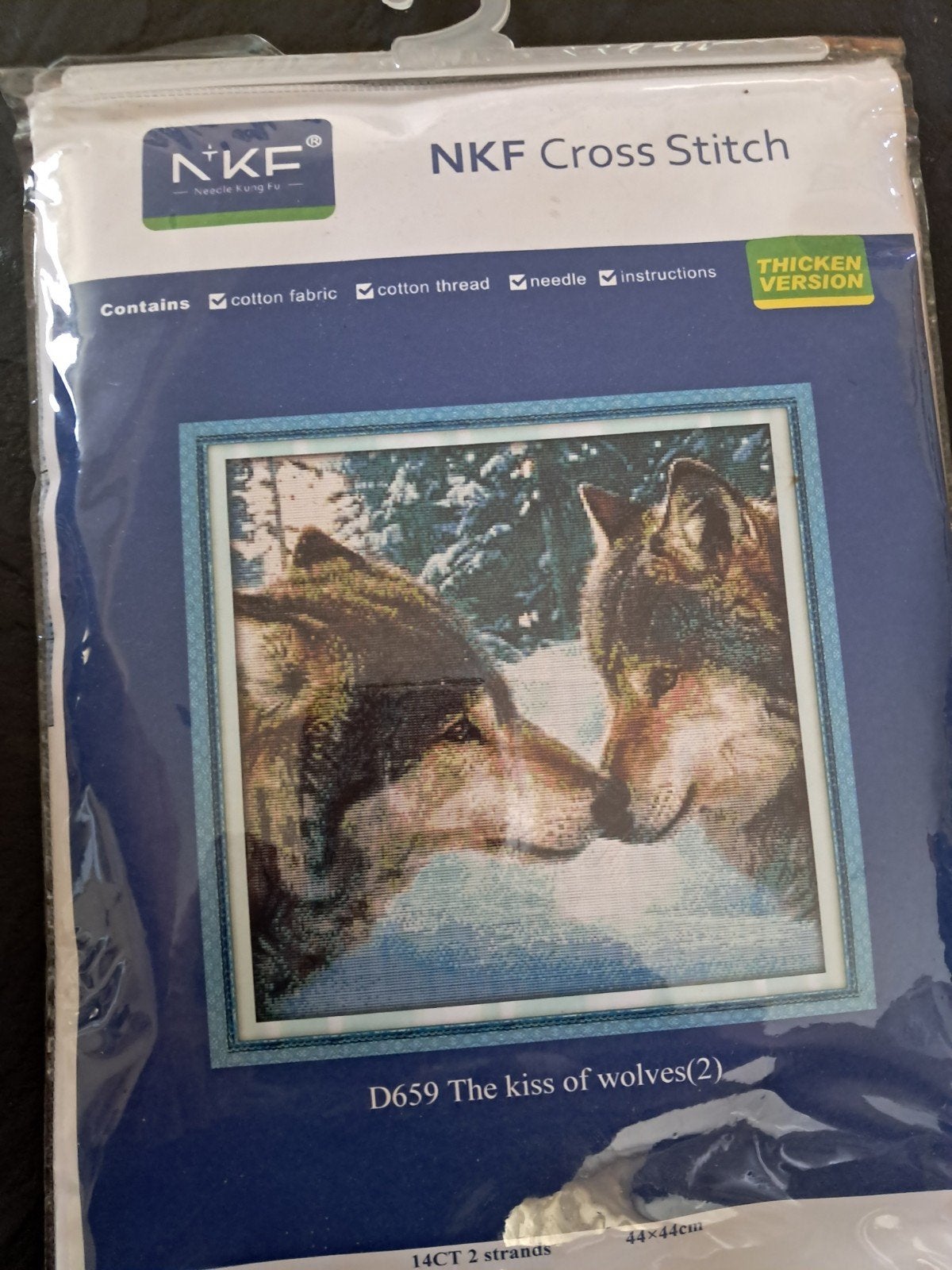 NKF Borduurpakket "The Kiss of Wolves" Compleet, Ophalen of Verzenden, Nieuw, Handborduren, Borduurpakket