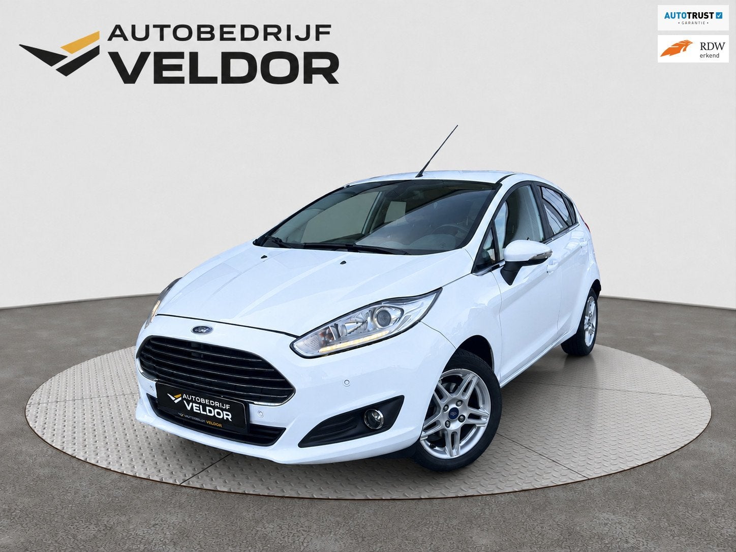 Ford Fiesta 1.6 Ti-VCT Titanium Automaat/Stoelvw/PDC, Stof, Zwart, 4 cilinders, Verwarmde buitenspiegels