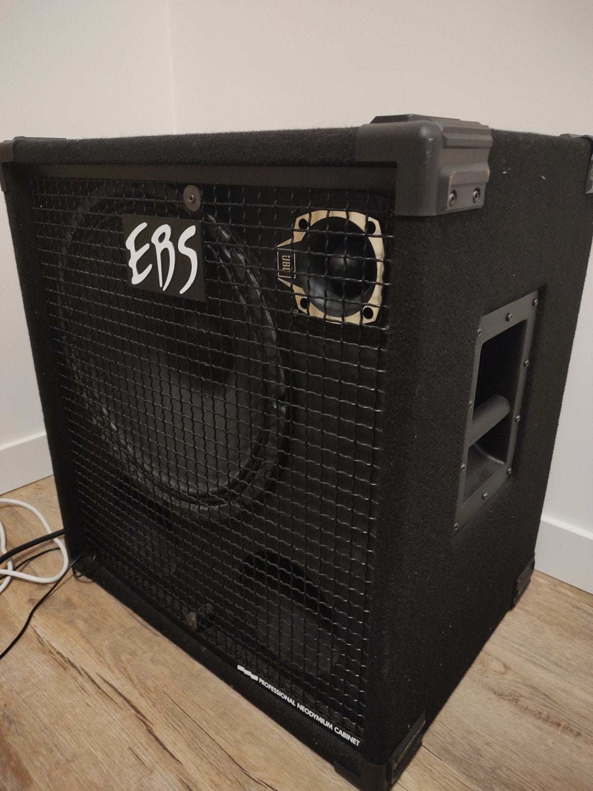 EBS Neoline Pro 115 (15 inch 4 ohm), Ophalen, Zo goed als nieuw, 100 watt of meer