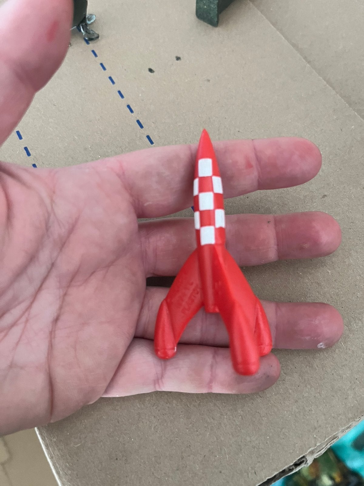 Plastoy PVC-figuurtje van de iconische rood-witte maanraket, Ophalen of Verzenden, Zo goed als nieuw
