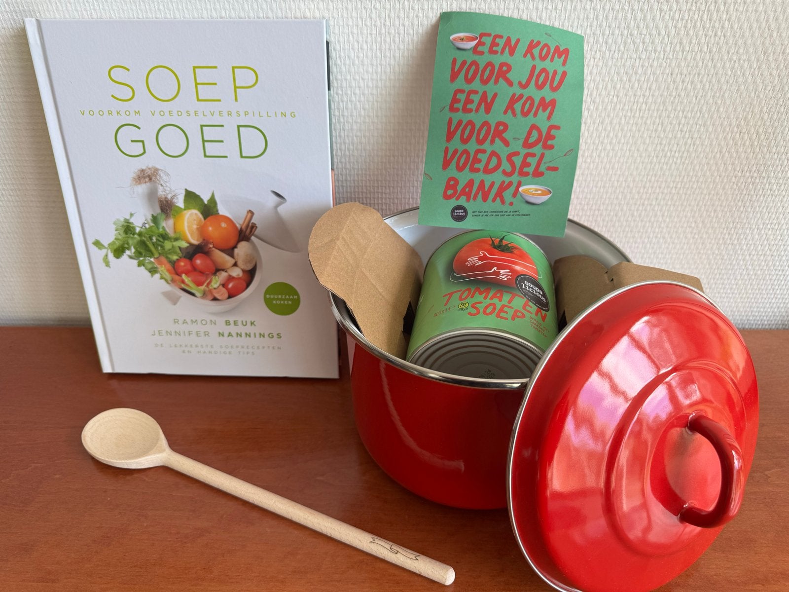 Soep Goed kookboek + soeppan en lepel - Voedselverspilling, Voorgerechten en Soepen, Nieuw, Ophalen of Verzenden, Gezond koken